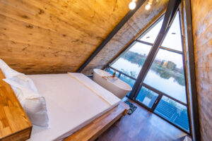 Pat cu privire catre lac